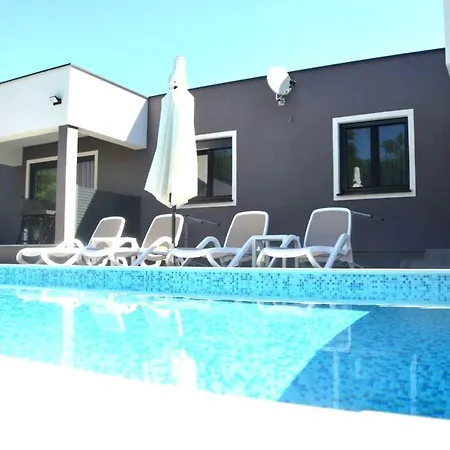 Apartment 2 In Zain With Shared Swimming Pool