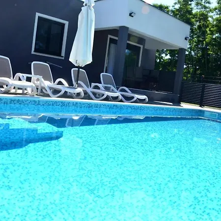 2 In Zain With Shared Swimming Pool * Nedeščina