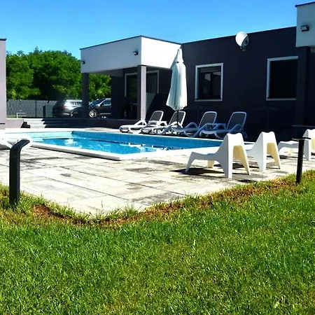2 In Zain With Shared Swimming Pool Nedeščina