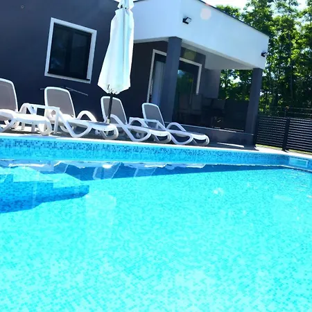 2 In Zain With Shared Swimming Pool *